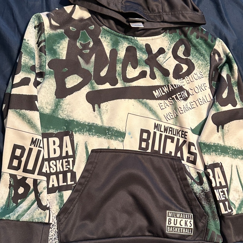 Kids Hoodie - Milwaukee Bucks Small (8)